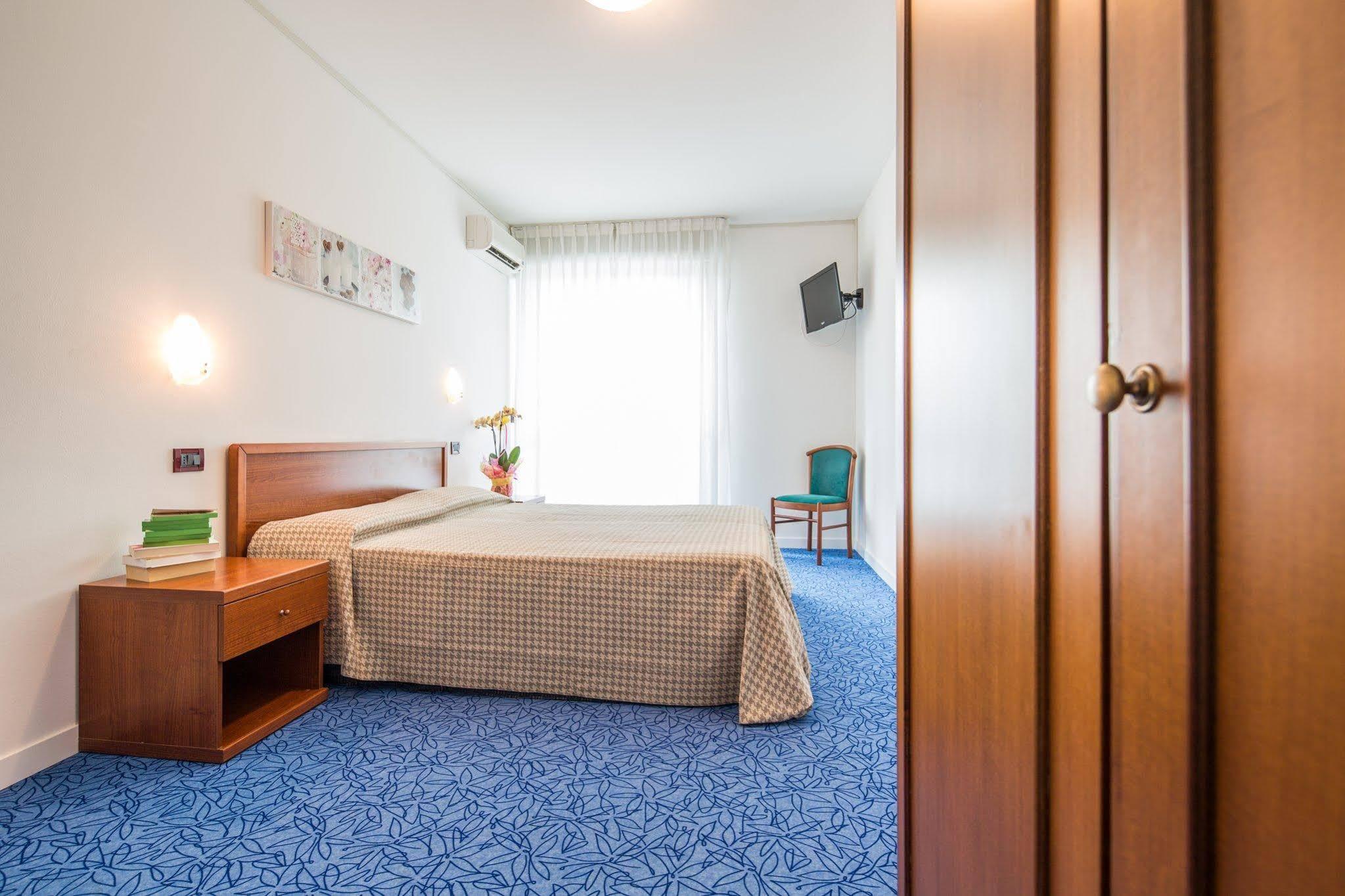 Hotel Olympia لينانو سابيادورو المظهر الخارجي الصورة